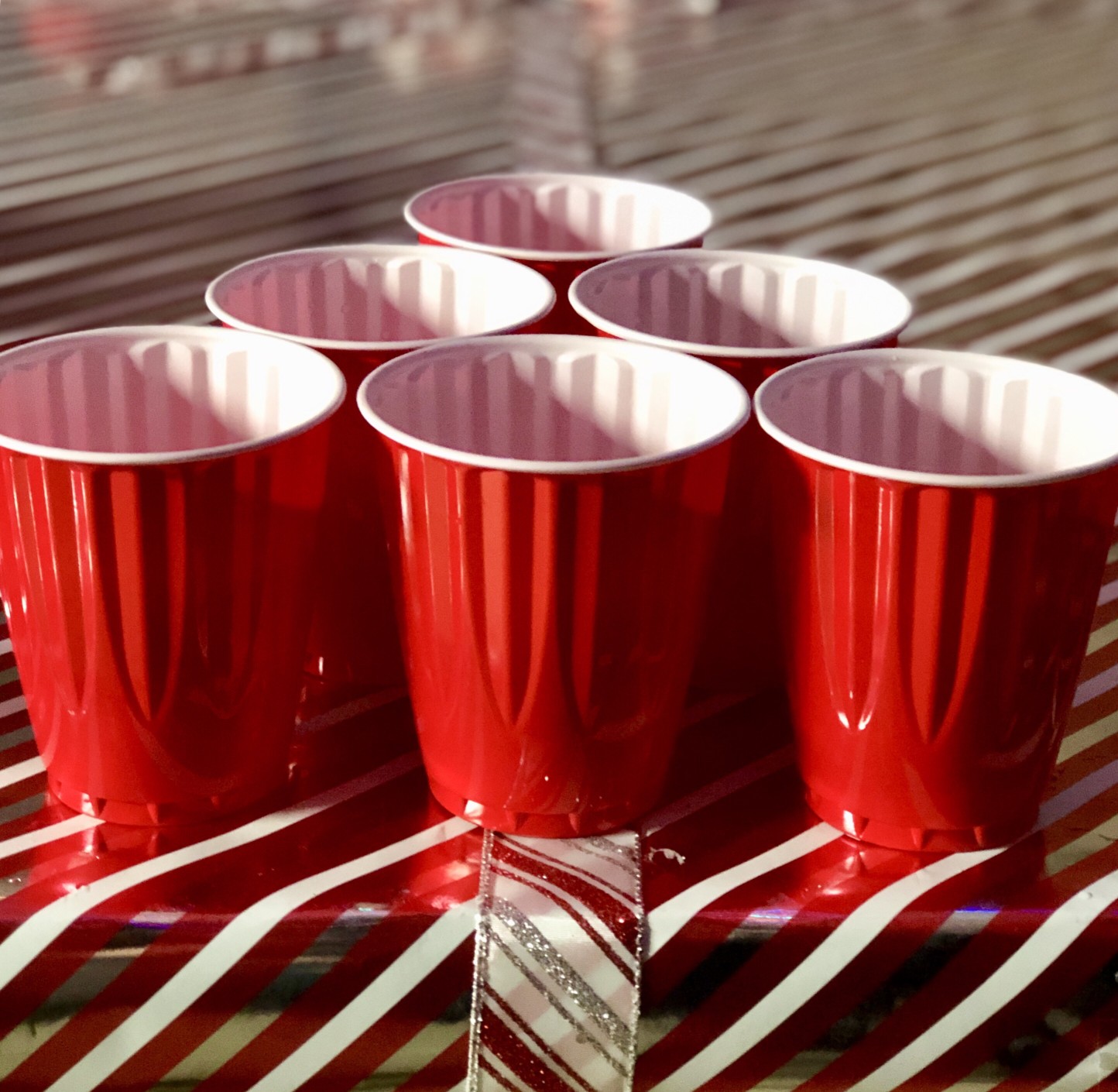 beerpongatchristmasparty_t20_Lz3j81 JAX Fray